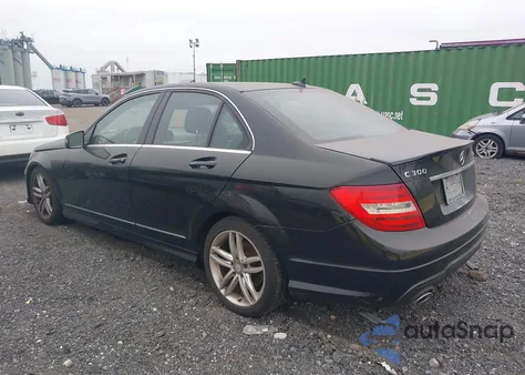 2013 Mercedes-Benz C 300 Luxury 4Matic/Sport 4Matic из США, поврежденный, VIN WDDGF8AB0DR263382